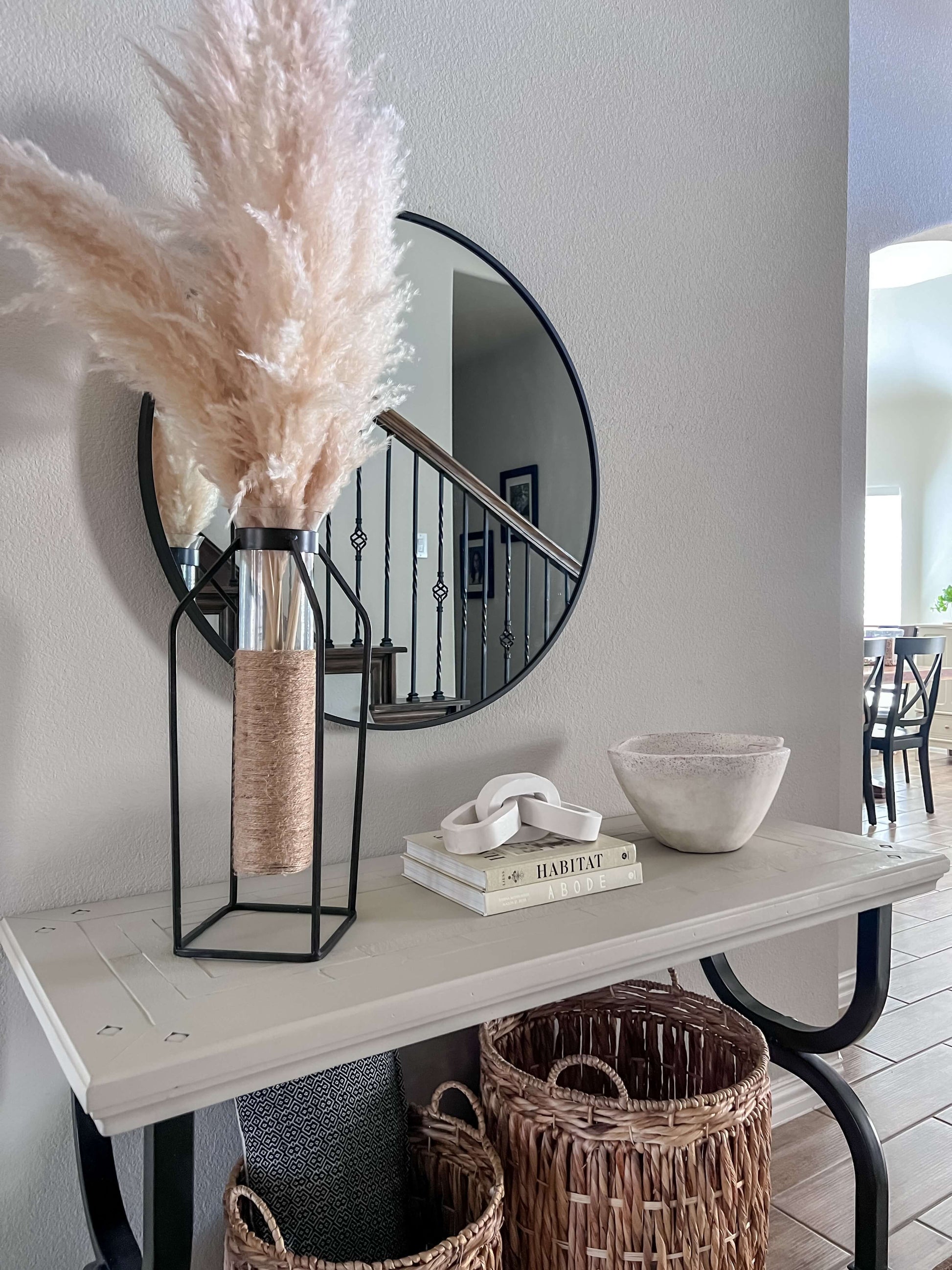 white wood chain link decor on an entryway table