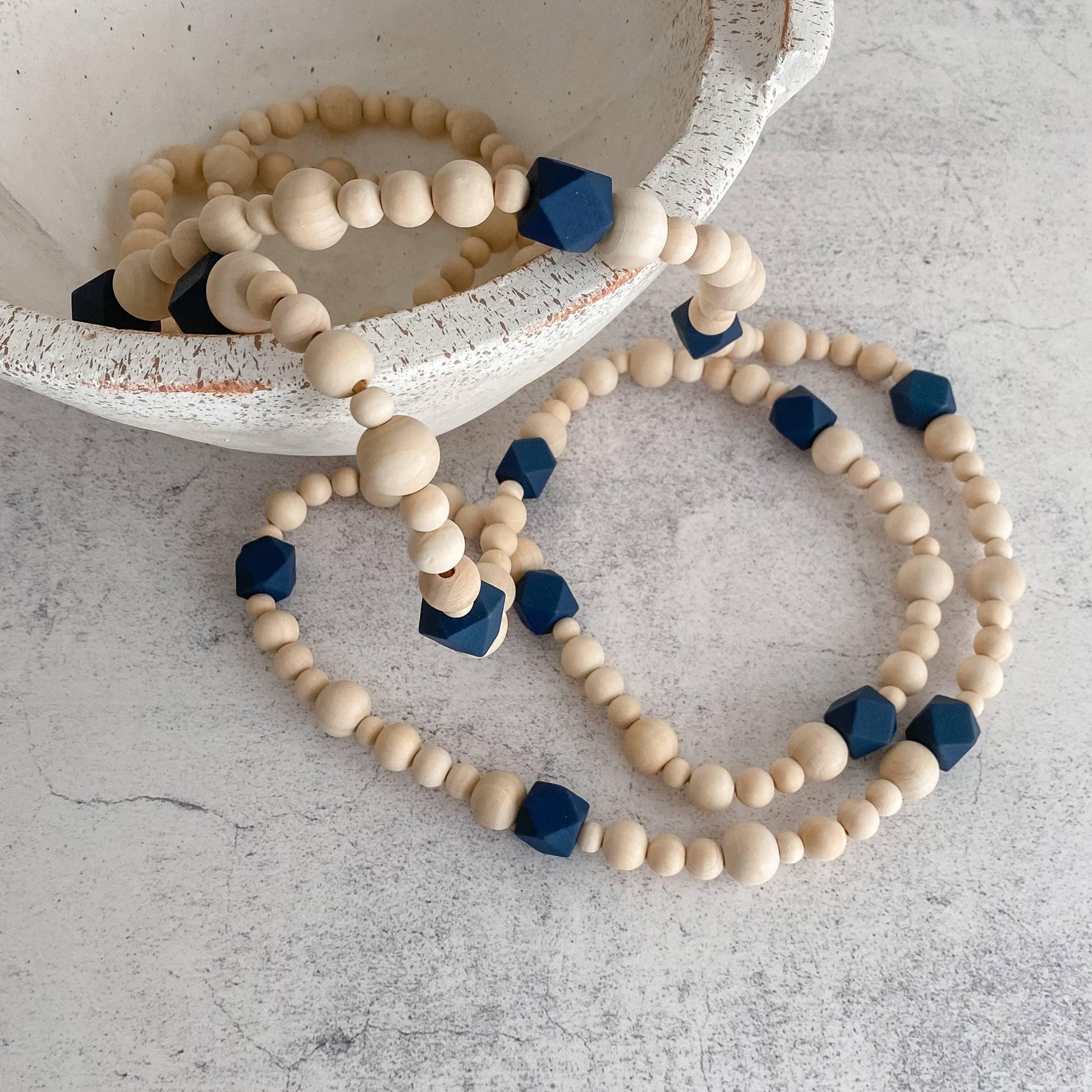 Blue decorative wooden bead garland - Deco Azul